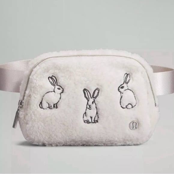 LULULEMON Cream Bunny Fleece Belt Bag NWT